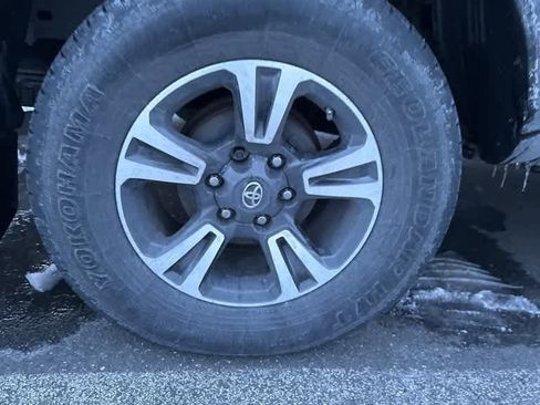 Used 2019 Toyota Tacoma TRD Sport image 18