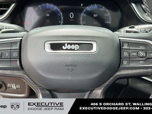 Used 2023 Jeep Grand Cherokee L Limited AWD/4WD image 12