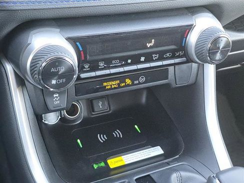 Used 2022 Toyota RAV4 SE image 22