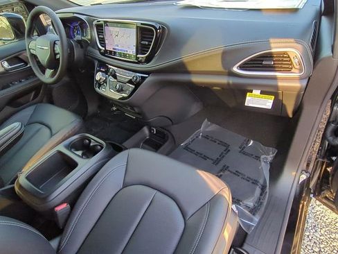 New 2026 Chrysler Pacifica Select w/ S Appearance Package image 34