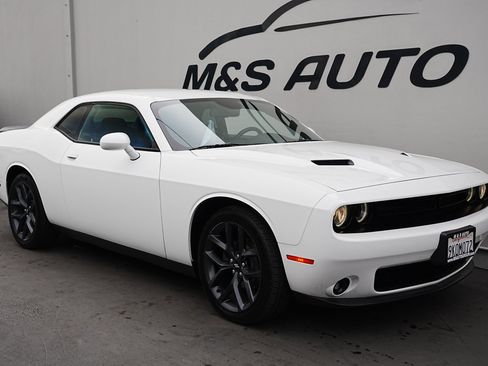 Used 2019 Dodge Challenger SXT w/ Blacktop Package image 3