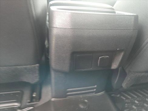 Used 2024 Toyota Tacoma SR5 AWD/4WD image 16