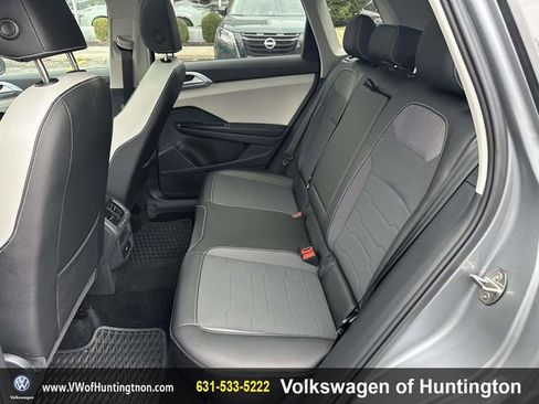 Certified 2025 Volkswagen Taos SE w/ Panoramic Sunroof Package image 19