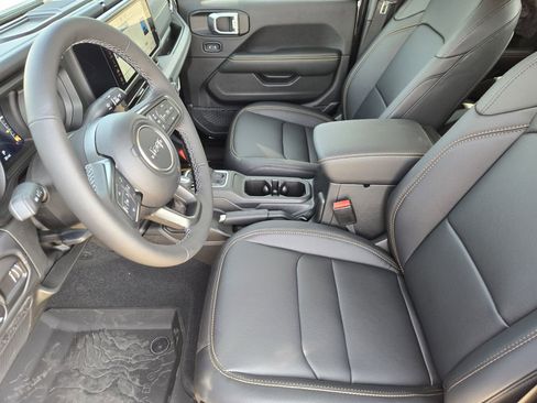 New 2026 Jeep Gladiator Sport AWD/4WD image 16