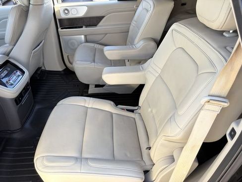 Used 2018 Lincoln Navigator Reserve w/ Technology Package AWD/4WD image 24