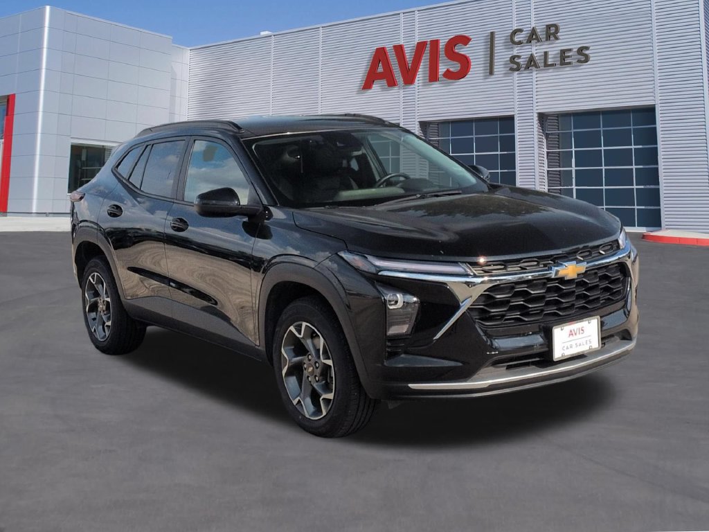Used 2025 Chevrolet Trax LT w/ LT Convenience Package FWD image 3