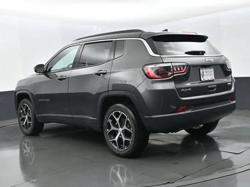 Used 2024 Jeep Compass Latitude AWD/4WD image 9