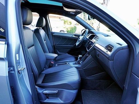 Used 2023 Volkswagen Tiguan SE R-Line image 11