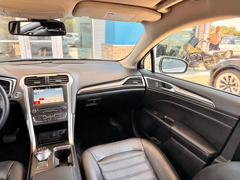 Used 2018 Ford Fusion SE w/ Equipment Group 602A FWD image 22