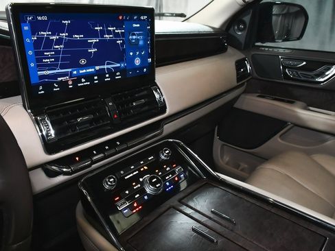 Used 2022 Lincoln Navigator L Reserve image 45