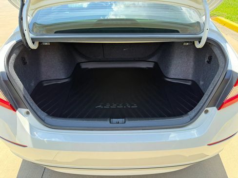 Used 2018 Honda Accord EX image 8