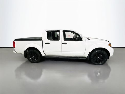 Used 2018 Nissan Frontier SV image 8