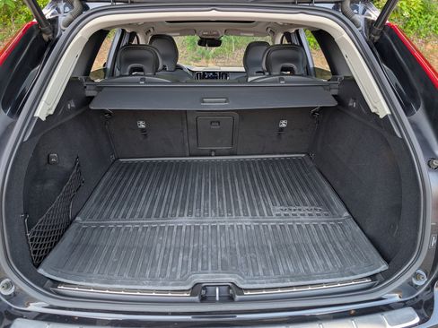 Used 2023 Volvo XC60 T8 Core image 19