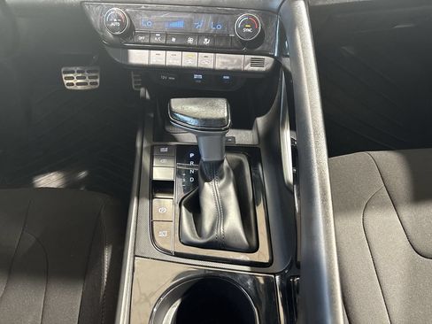 Used 2025 Hyundai Elantra SEL FWD image 21