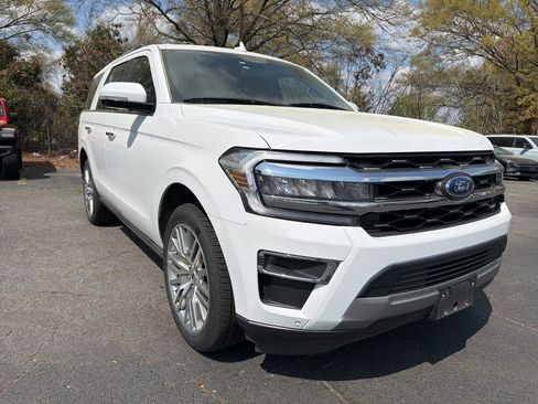 Used 2024 Ford Expedition Limited image 3