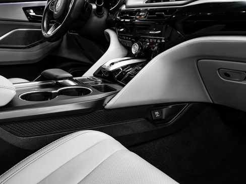 Certified 2023 Acura MDX FWD w/ Technology Package image 31