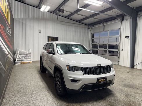 Used 2018 Jeep Grand Cherokee Limited image 16