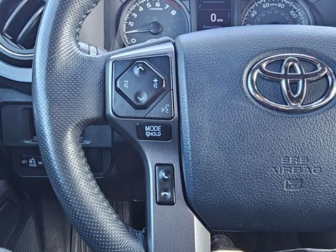 Used 2018 Toyota Tacoma TRD Off-Road w/ Technology Package AWD/4WD image 25