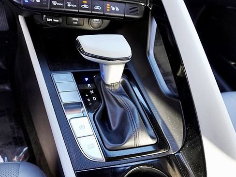 Certified 2023 Hyundai Elantra Limited FWD image 31