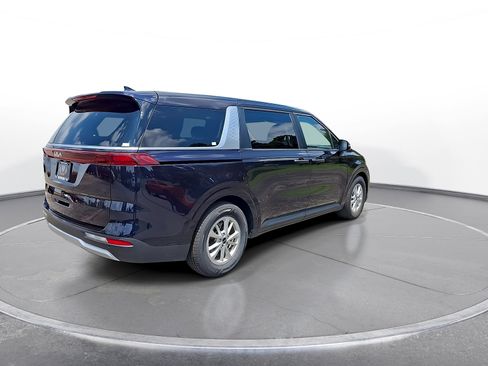 Used 2024 Kia Carnival LX FWD image 7