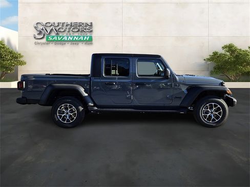 New 2025 Jeep Gladiator Sport image 6