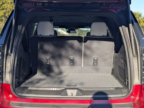 New 2025 Chevrolet Suburban Premier image 15