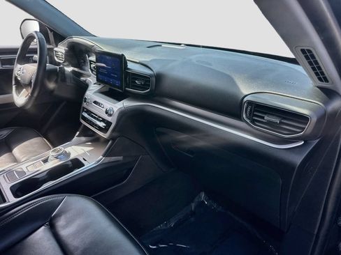 Used 2021 Ford Explorer XLT w/ Equipment Group 202A RWD image 28