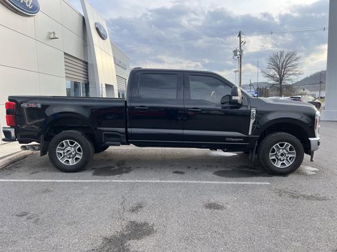 Used 2024 Ford F250 Lariat AWD/4WD image 2