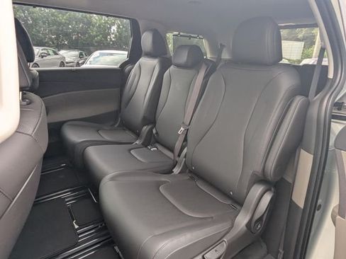 New 2027 Kia Carnival EX FWD image 13