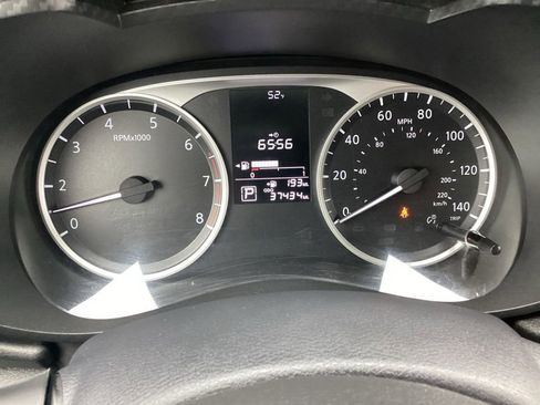 Used 2020 Nissan Versa S FWD image 18