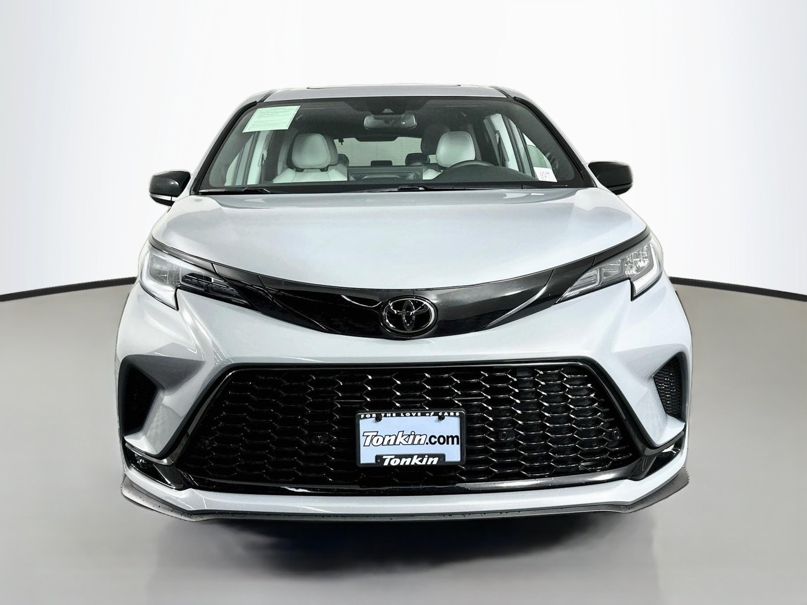 Used 2026 Toyota Sienna XSE AWD/4WD image 2