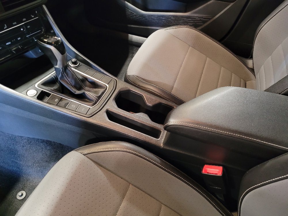 Used 2025 Volkswagen Jetta SE FWD image 26