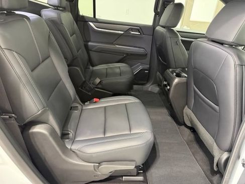 Used 2026 GMC Acadia Elevation w/ Elevation Premium Package FWD image 25