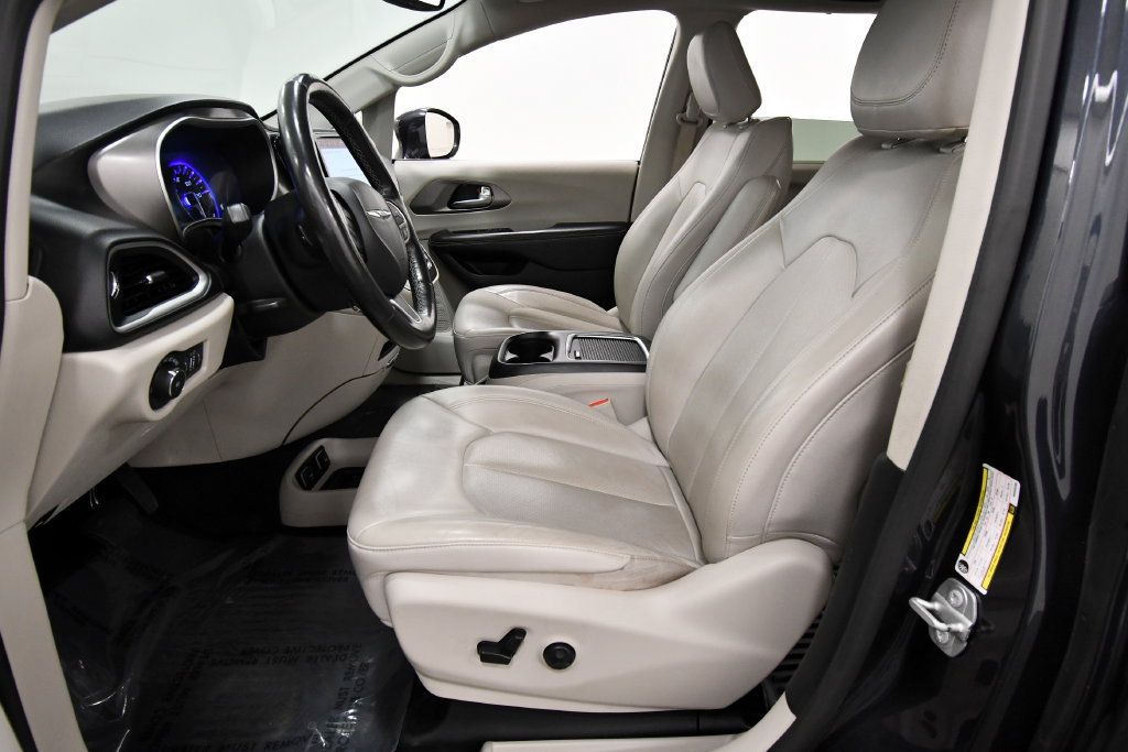 Used 2021 Chrysler Pacifica Touring-L FWD image 14