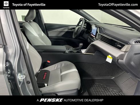 Used 2026 Toyota Camry SE FWD image 5