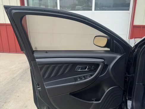 Used 2017 Ford Taurus SHO image 4