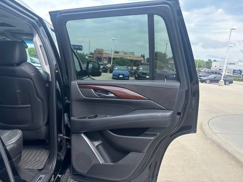 Used 2015 Cadillac Escalade Premium AWD/4WD image 32