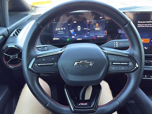 Used 2024 Chevrolet Equinox EV RS FWD image 9