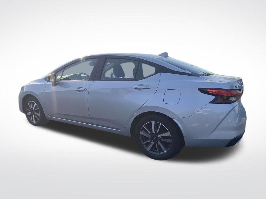 Used 2025 Nissan Versa SV FWD image 4