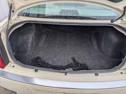 Used 2005 Chrysler 300 C w/ Navigation & Sound Group II image 13