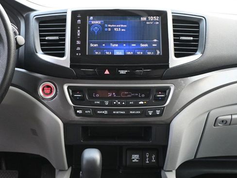 Used 2017 Honda Pilot EX image 10