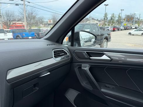 Used 2023 Volkswagen Tiguan SE R-Line image 21