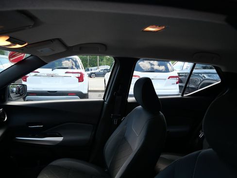 Used 2019 Nissan Kicks SV FWD image 11