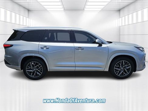 Used 2024 Lexus TX 350 FWD image 2