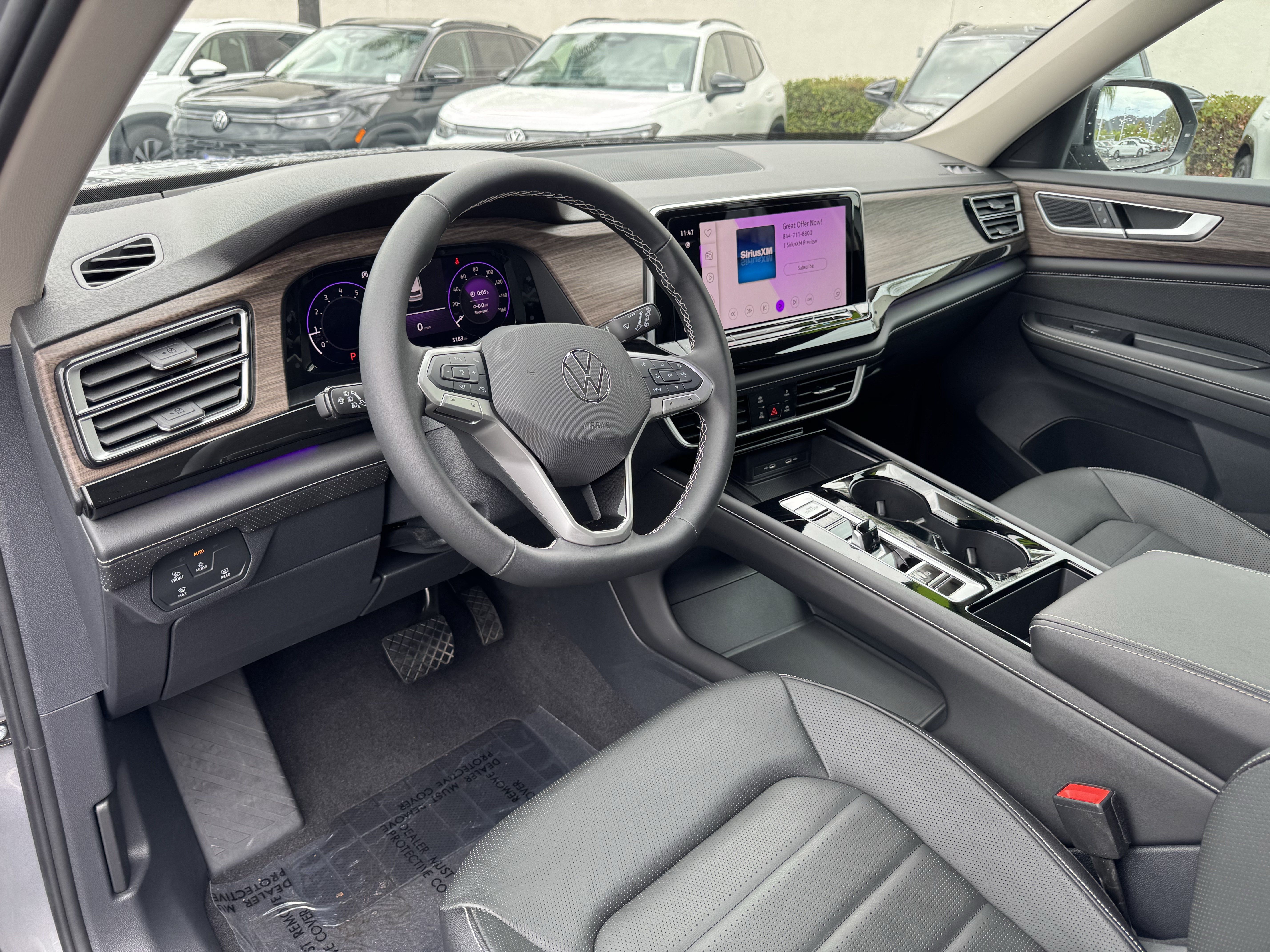 Used 2025 Volkswagen Atlas SEL AWD/4WD image 15