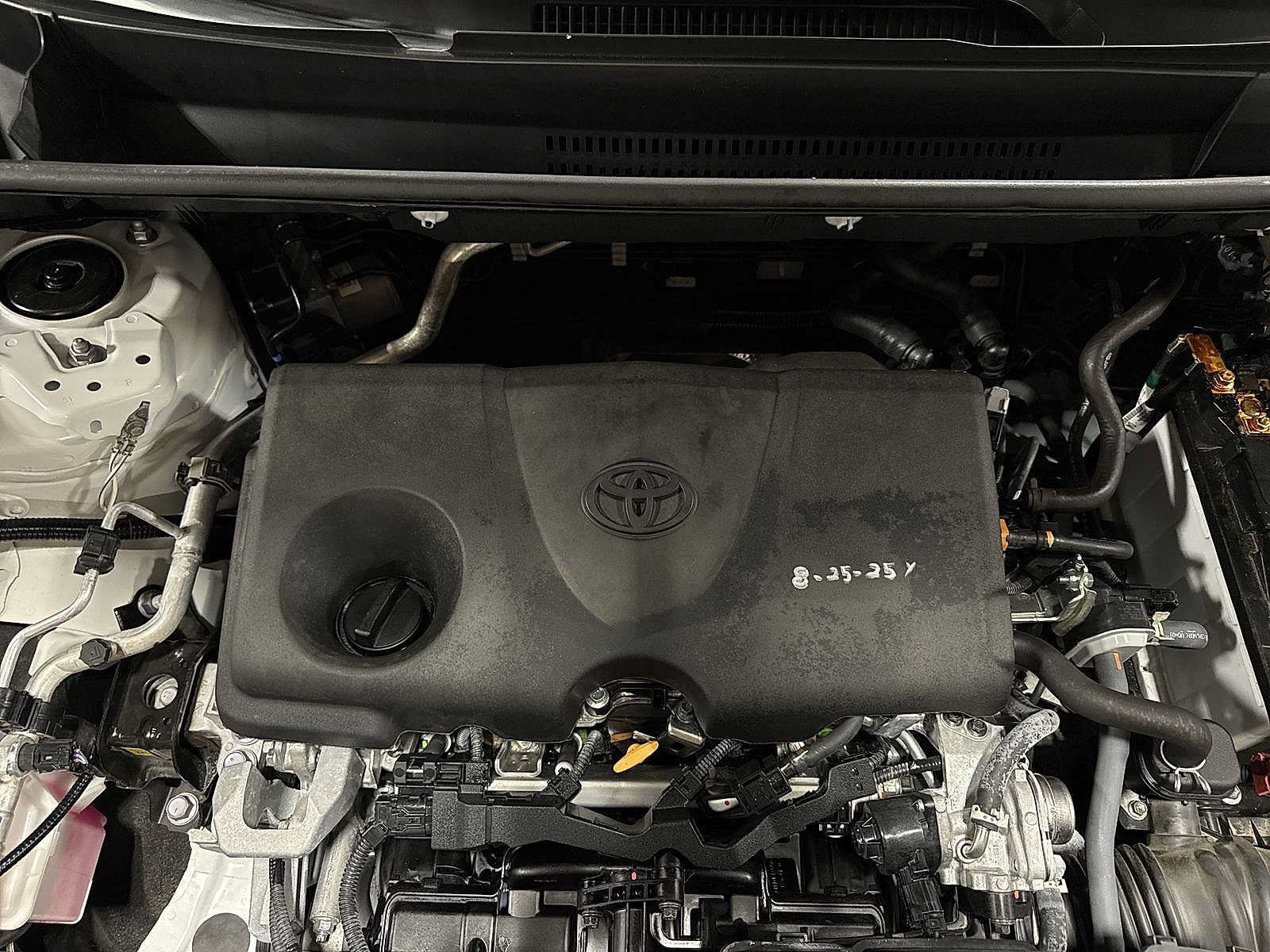 Used 2025 Toyota RAV4 XLE AWD/4WD image 12