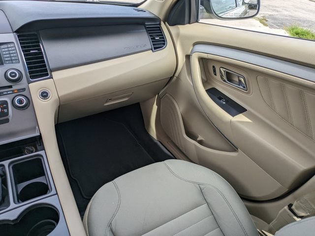 Used 2018 Ford Taurus SE FWD image 16