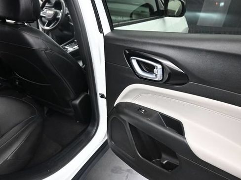 Used 2025 Jeep Compass Limited AWD/4WD image 19