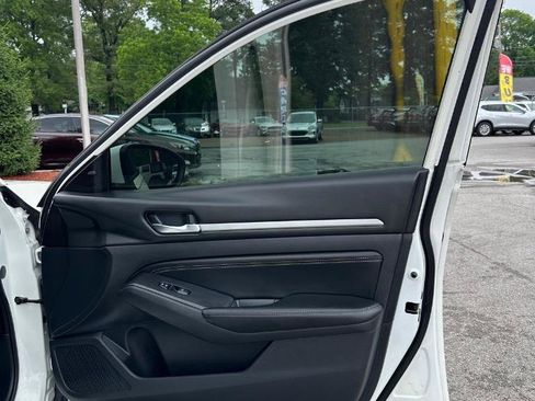 Used 2019 Nissan Altima 2.5 SV FWD image 11