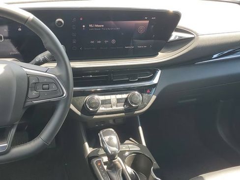 Used 2025 Buick Envista Sport Touring w/ Convenience I Package FWD image 14
